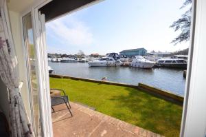 Cavell - sleeps 2 people right in the heart of Wroxham on the Norfolk Broads