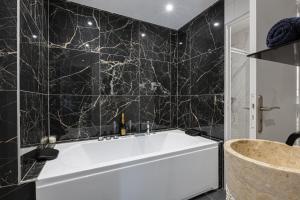 Two room apartment - centre historique