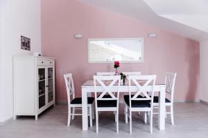 Lara Rose apartment shared pool