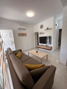 Makenzy Mermaid 2 Bedroom Apartment