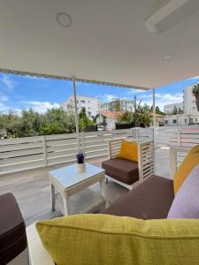 Makenzy Mermaid 2 Bedroom Apartment