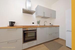 Color House, roof garden & parking