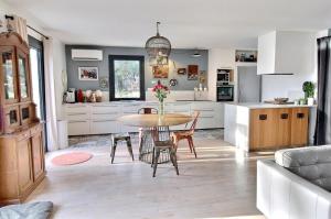 La maison du Barroux avec vue, calme et piscine