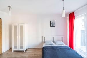 Red Apartment z Tarasem