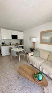 LE BOHÈME - balcon vue jardin - clim - place de parking - wifi - 5min plage