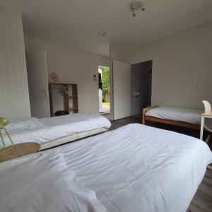 Maisons de vacances Centre de Vacances CPCV Normandie a 50 metres de la plage de Houlgate : Maison 1 Chambre