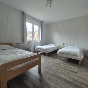 Maisons de vacances Centre de Vacances CPCV Normandie a 50 metres de la plage de Houlgate : photos des chambres