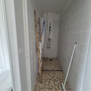 Maisons de vacances Centre de Vacances CPCV Normandie a 50 metres de la plage de Houlgate : photos des chambres