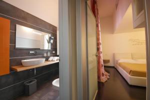 Tittas Cocoon by MONHOLIDAY