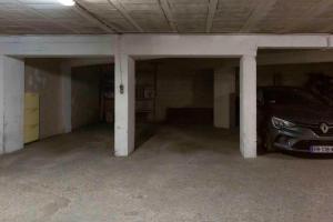 Center of Antibes spacious two-bedroom apartment with terrace and AC