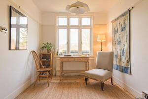 Water Farm House by Keepers Cottages