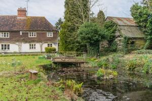 Water Farm House by Keepers Cottages
