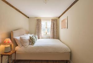 Water Farm House by Keepers Cottages