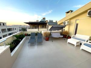 Střešní apartmán s terasou, zahradou a výhledem na moře