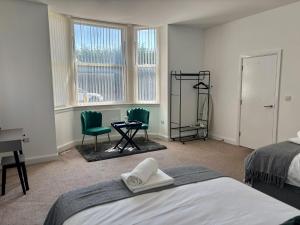 The Failsworth Collection - Stylish Apartments with Free Parking