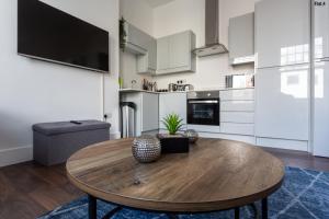 1 Bed Apartments, 2 Mins to Beach, Sleeps 4