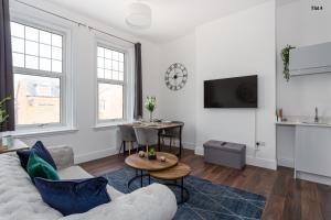 1 Bed Apartments, 2 Mins to Beach, Sleeps 4