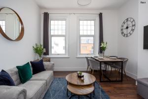 1 Bed Apartments, 2 Mins to Beach, Sleeps 4