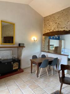 Maisons de vacances Gite Le Petit Ermitage Ste Cecile Vendee : photos des chambres