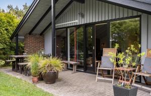 Stunning Home In Tarm With Wifi