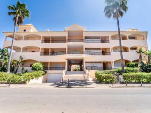 Praia Village Vilamoura, pool and private parking
