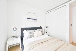 Exotic White City Apt -Steps to Tube, Westfield, Portobello