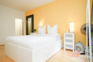 2 room suite pedestrian area