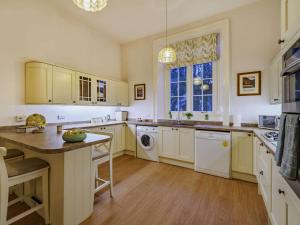 4 Bed in Grasmere 85294