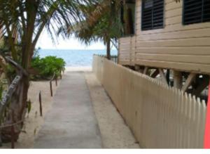 Coconut Cottage -Westbys Coconut Cottage Placencia