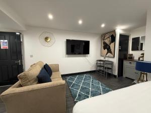 Snuggle Cove Apartments- Walton Road