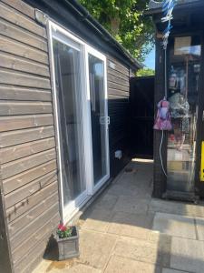 Cosy Cabin - Heart of Beckenham