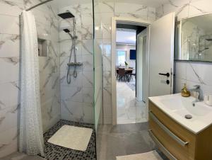 Udobje ob poti Parenzane - Via Parenzana Trailside Comfort