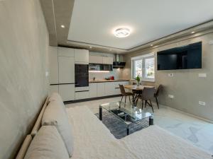 Udobje ob poti Parenzane - Via Parenzana Trailside Comfort