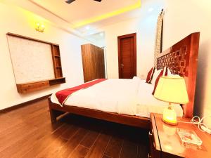 HILLS CROWN Key Shree Bhawan