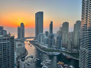Golden Hour Stay Sea View in Marina Dubai - Ubytování bez kategorie ve městě Dubaj