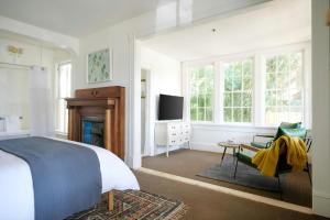 Spacious Queen Room with Two Queen Beds room in Sonder — Wellborn