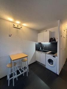 Cozy studio very close to train station