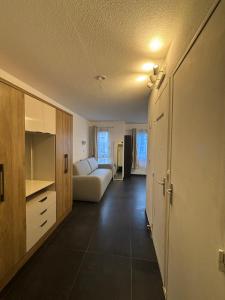 Cozy studio very close to train station