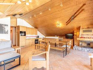 Spacieux appartement 8p avec piscine, spa, et parking, proche des pistes - FR-1-461-27