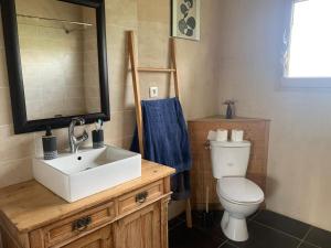 Villas Jolie maison en bois avec piscine : photos des chambres