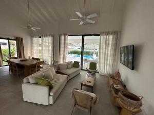 VILLA CORAL Tracadero Beach Resort