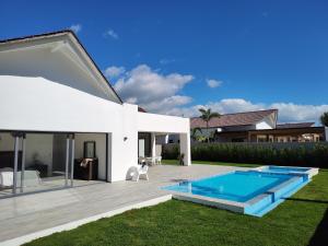 VILLA CORAL Tracadero Beach Resort