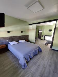 Hotels Hotel Saint - Pierre : photos des chambres
