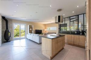 Villa piscine, climatisation, jardin, barbecue, internet, refait à neuf en 2023
