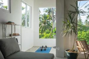 Spacious Family Home in General Luna Center with Wi-Fi, AC and Generator