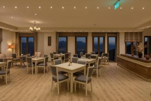 Family Room with Lake View room in Arktos Hotel