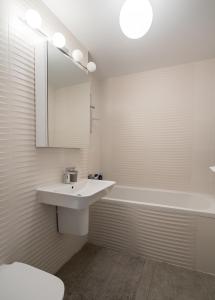 Cloud9 Noir - Modern Design