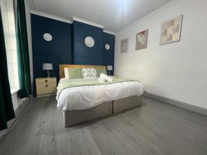 Spacious 4BR House By Homesy Short Lets & Serviced Accommodation Cardiff With Free Parking & WiFi