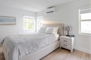 Beach Condo King Bed Lush Patio w BBQ Birch Key One