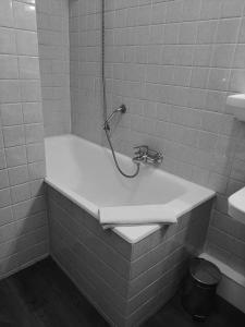 Hotels Hotel Saint - Pierre : photos des chambres